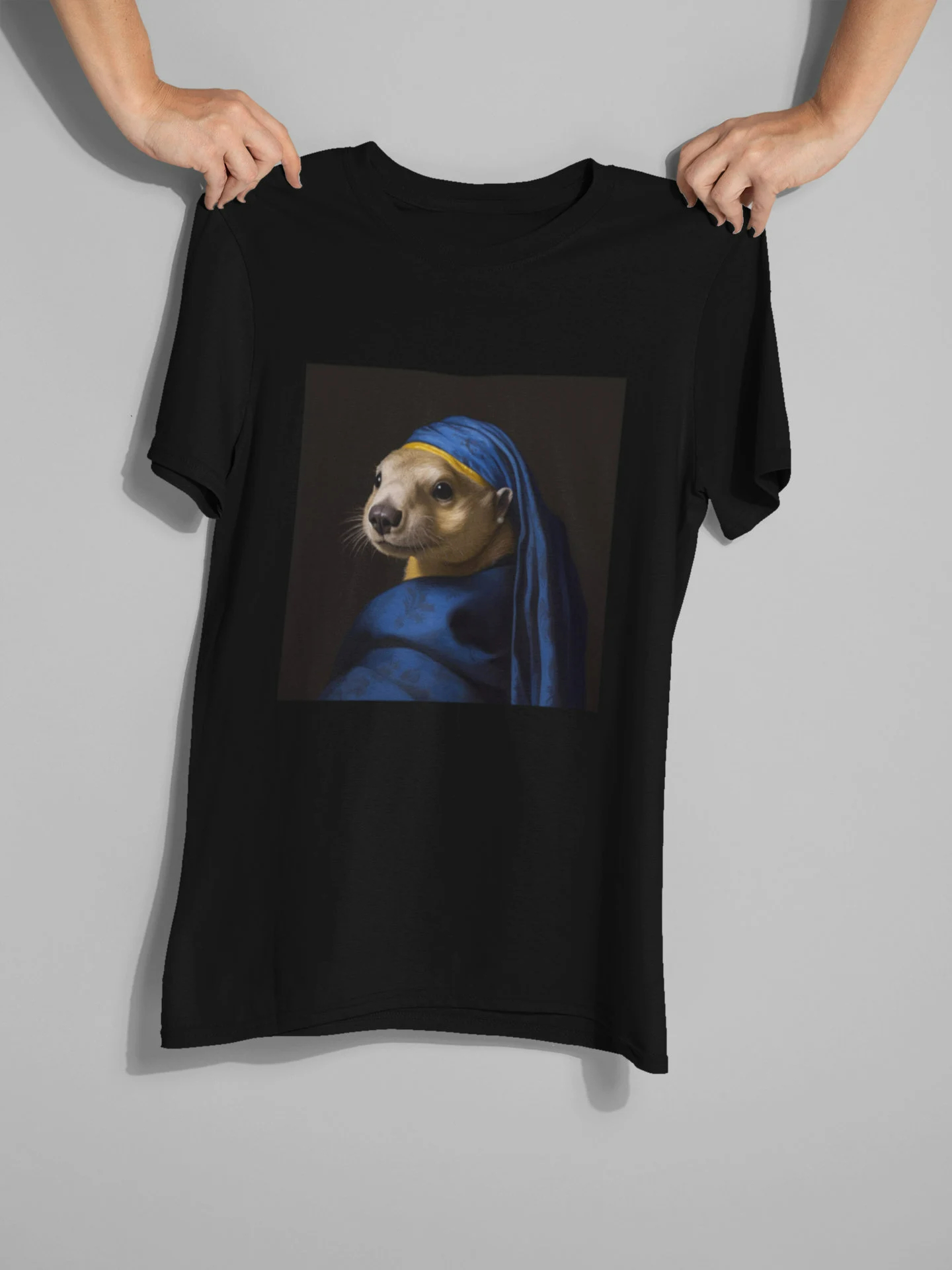 Summer Renaissance Clothing - T-shirt Otter Pearl Earrings, T-shirt imprimé